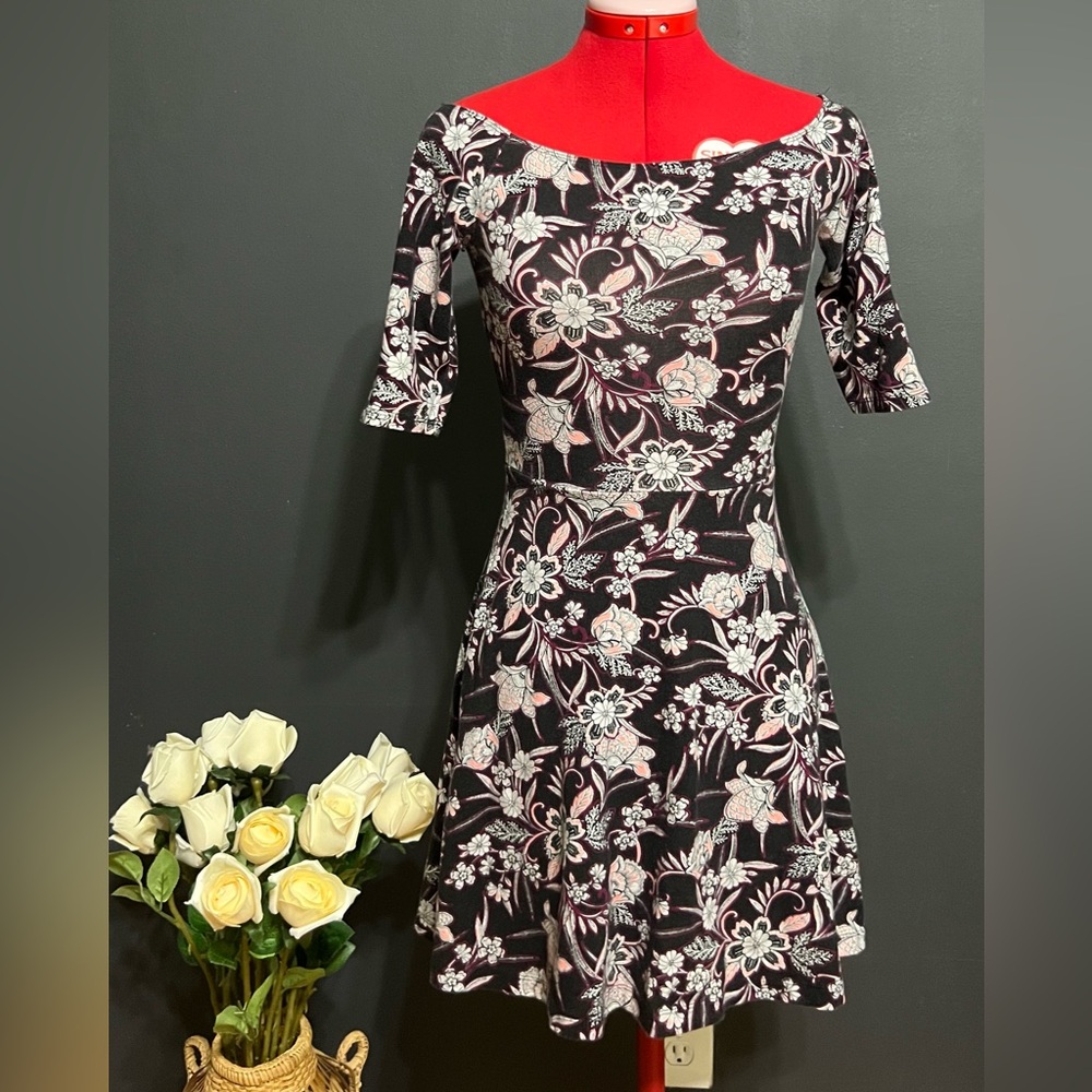 Charlotte Russe Black Floral Boatneck Fit & Flare Dress Sz S off-shoulder